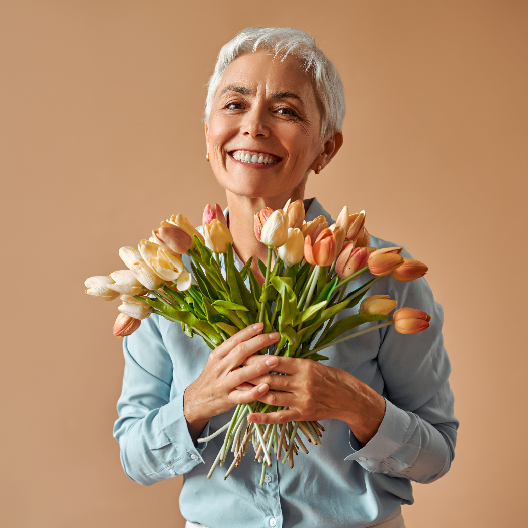 Modne bluzki damskie na Wielkanoc. Trzy modele idealne dla eleganckich 50-tek